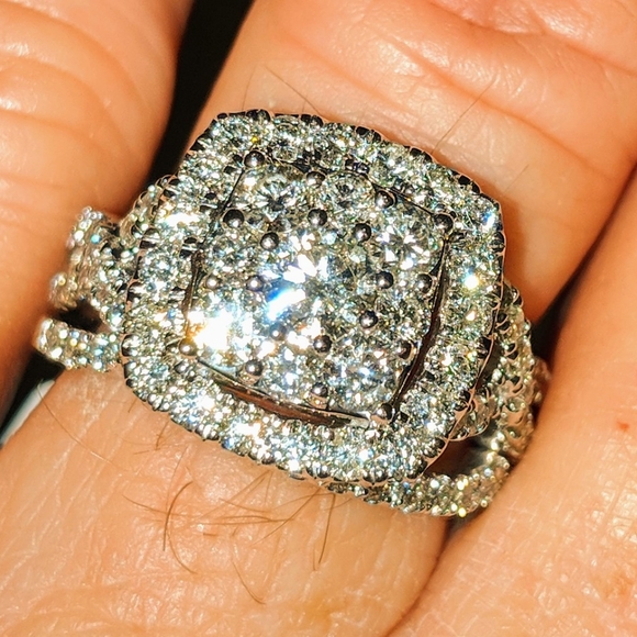 Ring - Picture 2 of 3